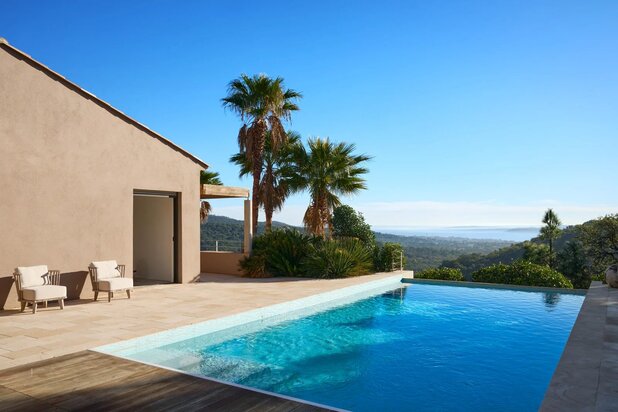 Villa entièrement rénovée avec vue mer imprenable, située à Grimaud...