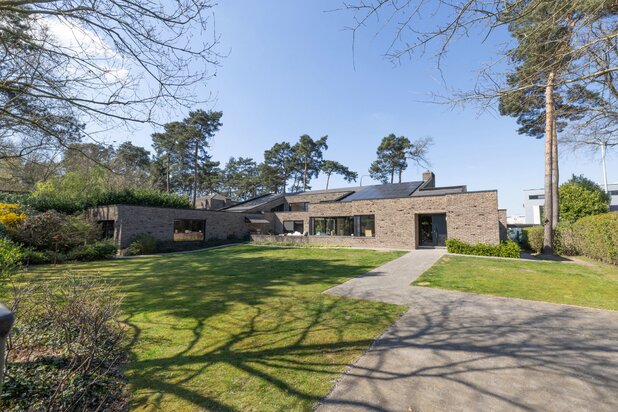 Villa met Unieke Architectuur te St Denijs-Westrem