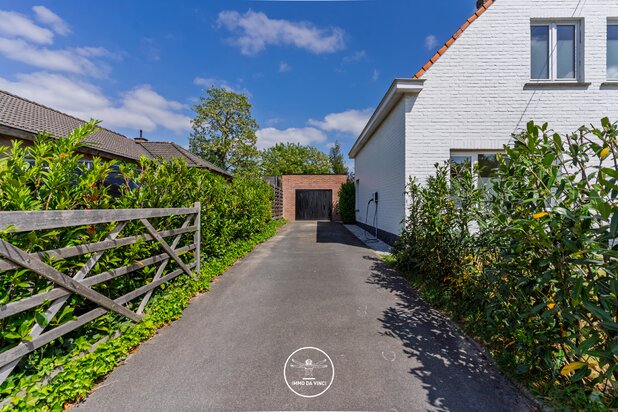 Gerenoveerde villa met grote tuin te Sint-Denijs-Westrem