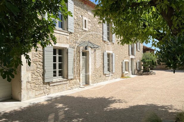 18th-century Provençal farmhouse for sale in Saint-Etienne-du-Grès