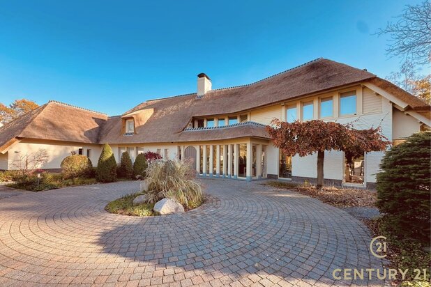 Ruime, charmante villa op royaal perceel met zwembad