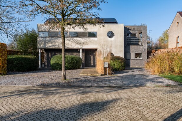 Moderne villa in een doodlopende straat vlakbij het centrum