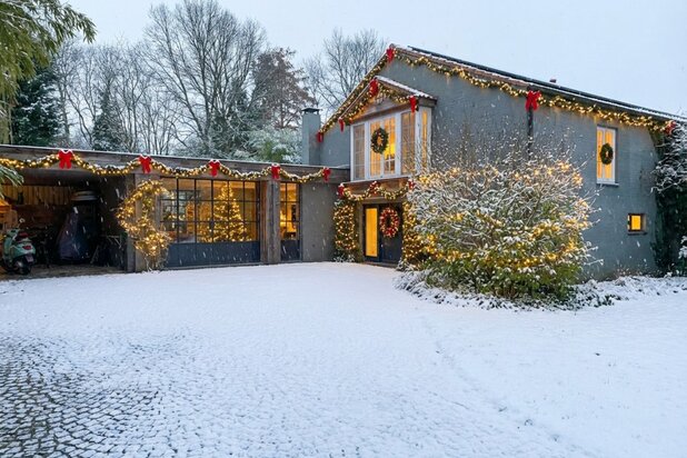 Villa met verwarmd zwembad, orangerie en kantoorruimte