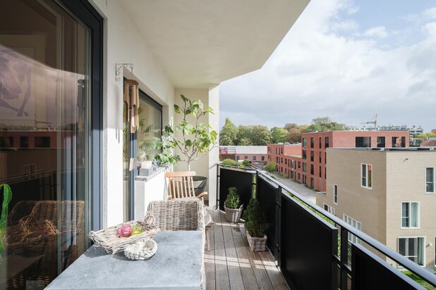 Ruim en instapklaar stadsappartement (163 m²) met zonnige terrassen nabij de Coupure