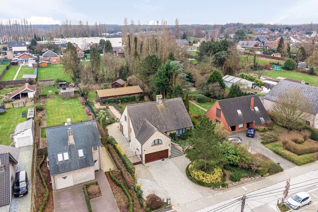 Ruime villa met LOODS!