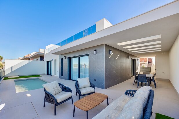 New villas with private pool in Torrevieja