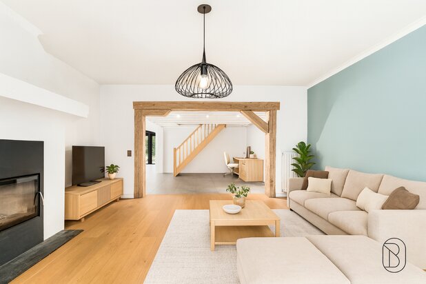 Lichtrijke villa met tuin, oprit en garage in Lochristi