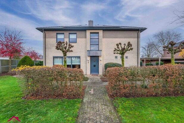 Ruime vrijstaande en instapklare woning in hedendaagse stijl