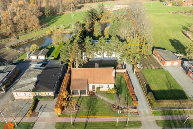 Te renoveren woning met 4 slpkrs en magazijn van 360m² op ruim perceel van 5730m²