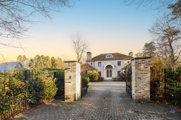 Riante villa op toplocatie in het groen met privé-bos