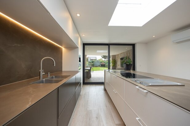 Stylishly renovated home in the heart of ’s-Gravenwezel – 4 bedrooms – 4 bathrooms