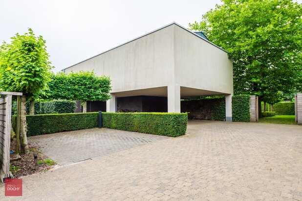 Afgeschermd van het dorpszicht tijdloze ruime VILLA met landelijk verzicht | Durmstraat