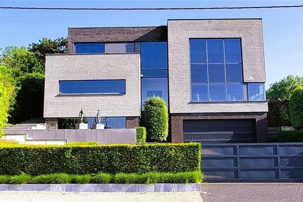 Exclusive designer villa on 1.6 ha