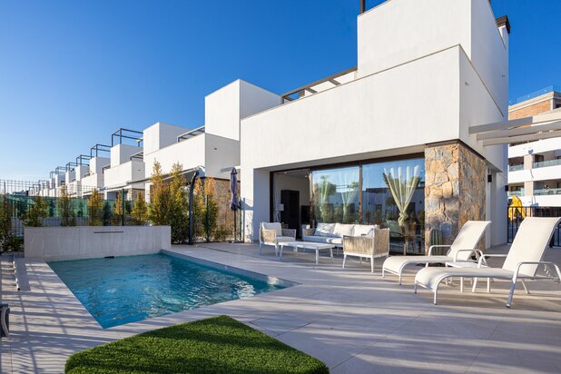 Exclusieve Villa met Privézwembad & Ondergronds Appartement in Santa Rosalía Lake & Life Resort