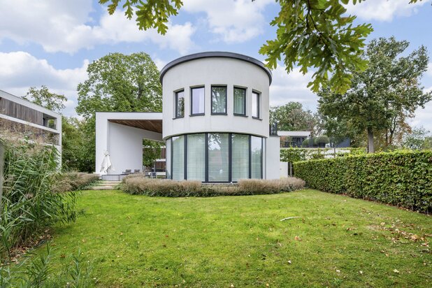 Ruim en luxueus villa-appartement in een groene omgeving