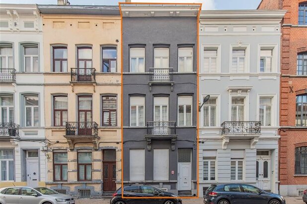Opbrengsteigendom met 4 appartementen te Schaarbeek!