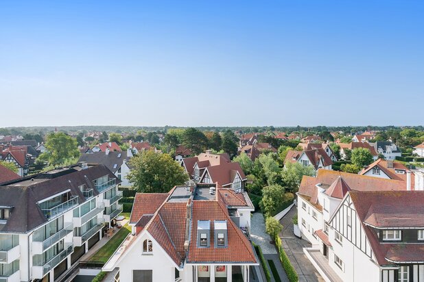 Ruim appartement 3 slaapkamers met zonnig terras te Zoute.