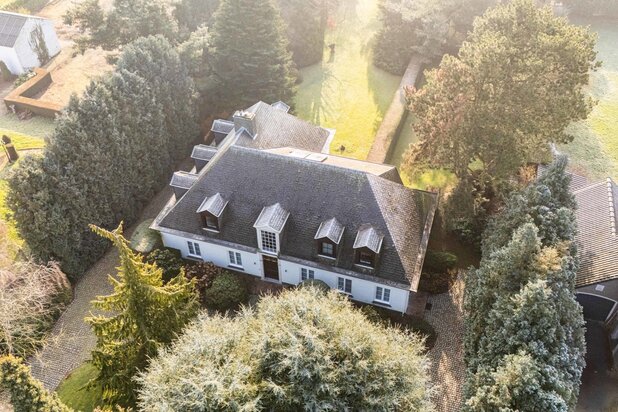 Exclusive villa with privacy and double living entity