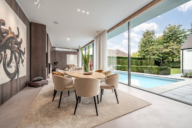 villa de luxe exclusive avec piscine et magnifique jardin