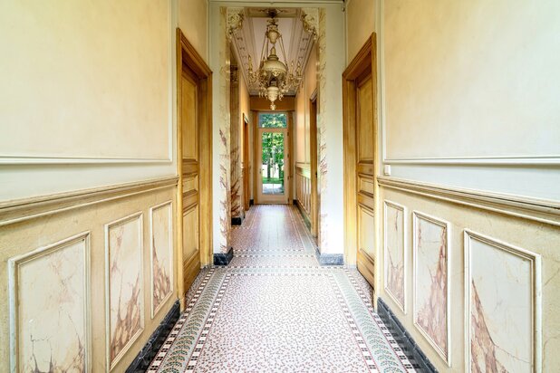 Characterful manor house with 6 bedrooms and garage