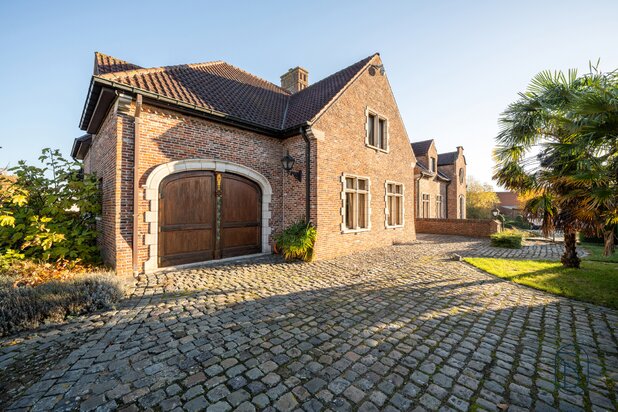 Karaktervolle degelijke woning (op 4327m2!) met grote tuin