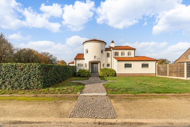 Verrassend luchtige villa