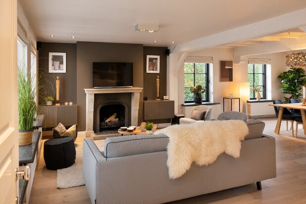 Topgelegen villa met aangenaam thuisbureau nabij de Leie.