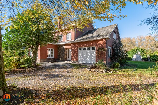 Te renoveren villa met 5 slpkrs op een perceel van 3908 m² te Meise