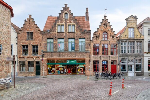 Centrum Brugge: Karaktervol commercieel pand met woonst