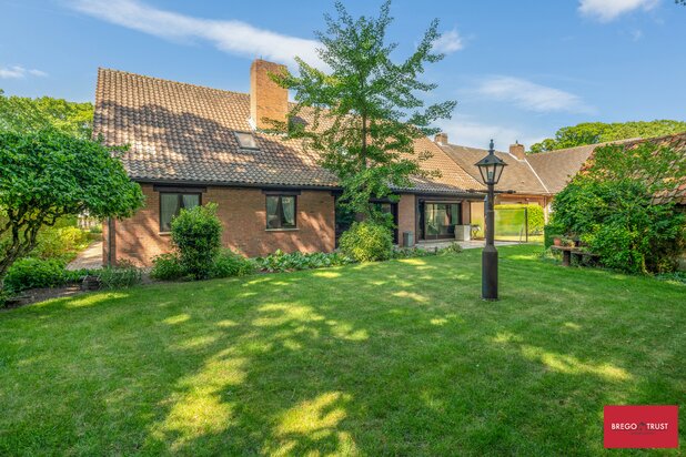 Gunstig gelegen ruime villa in groene rand.