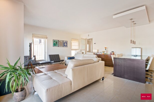 Duurzame villa met dubbele woonfunctie en prachtig uitzicht in Poppel.