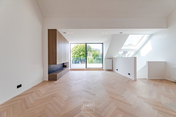 Beau duplex penthouse 3 chambres à 2 pas des jardins du Roi