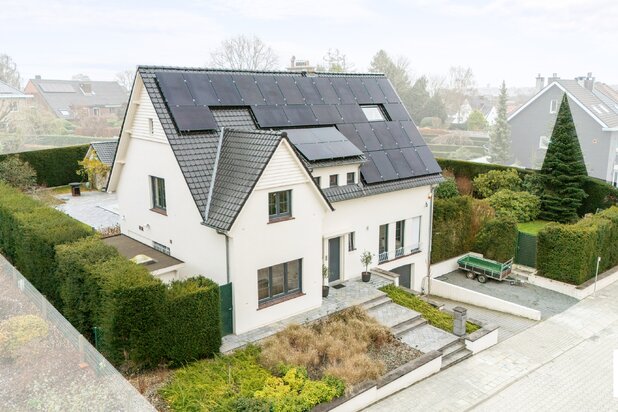 Exclusieve villa met 5 SLPK, zwembad én poolhouse te Dilbeek