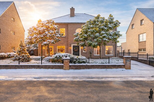 Recente villa met 6 slpks. te Lommel nabij Kattenbos