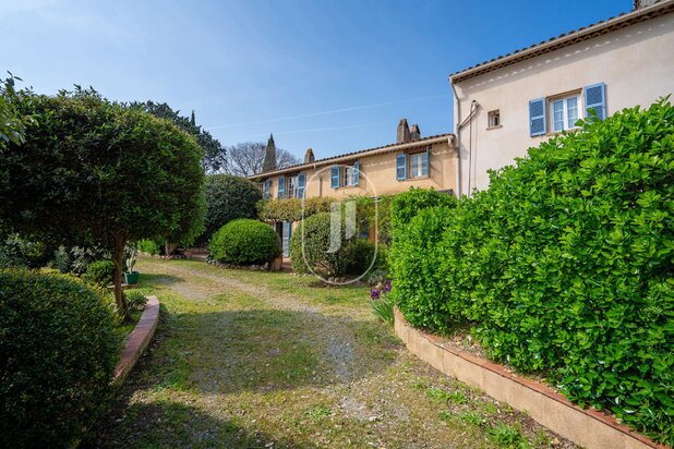 G0690vm - RYF - Maison de village