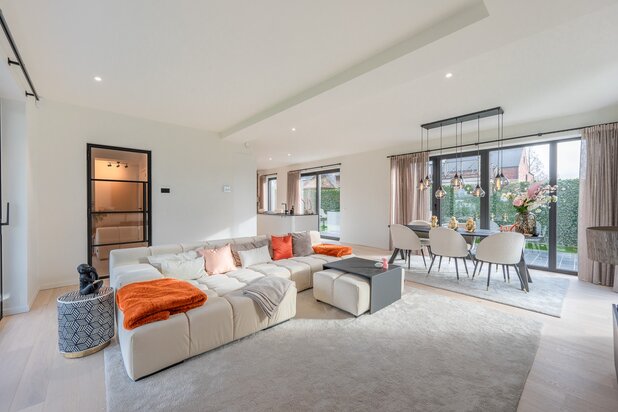 Alleenstaande moderne villa gelegen in een rustige residentiële omgeving te Knokke