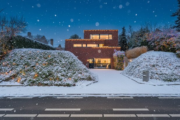 Moderne instapklare woning met polyvalente ruimte en zwembad