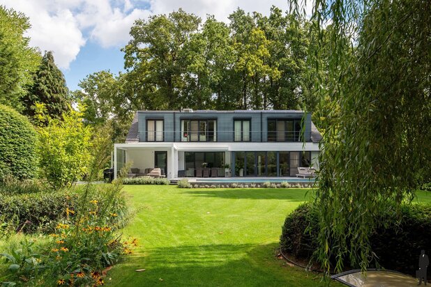 Moderne villa met zwembad