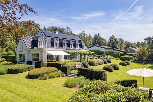 Een tijdloze statige villa, in perfecte staat van onderhoud op 5.040 m² grond!