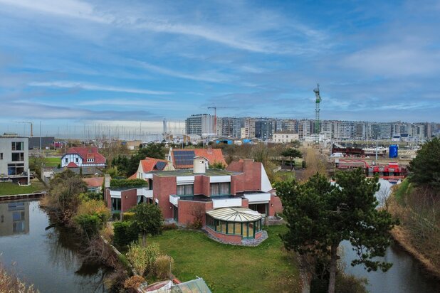 Unieke villa op privaat schiereiland met gastenappartement!