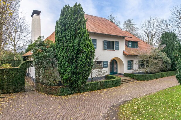 Stijlvolle villa met zwembad en uitzonderlijk potentieel