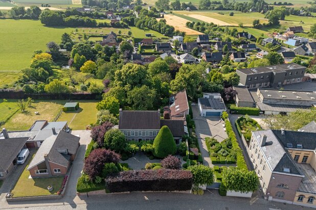 Exclusieve villa met idyllische tuin en vijver