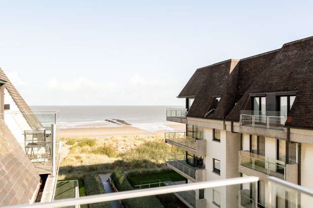 Appartement avec vue frontale sur la mer sur la digue promenade.