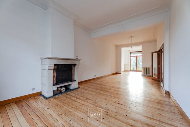 Maison unifamiliale à rénover à 2 pas Parvis St Pierre