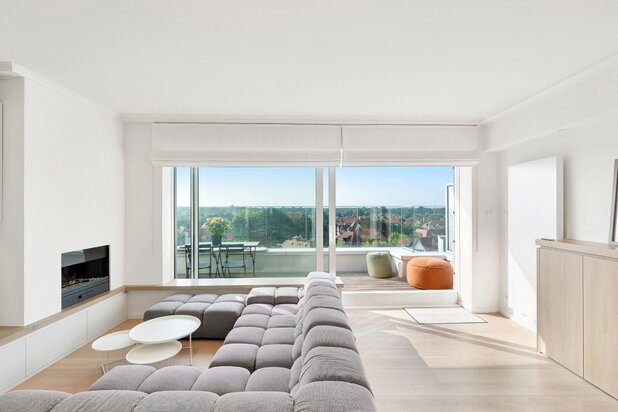 Spacious 3-bedroom apartment with sunny terrace in a prime location in Het Zoute [Kustlaan].
