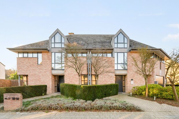 Statige, luxueus ingerichte, villa (met praktijk) op een rustige toplocatie met 4 - 6 slaapkamers