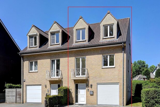 Instapklare gezinswoning met terras en tuin