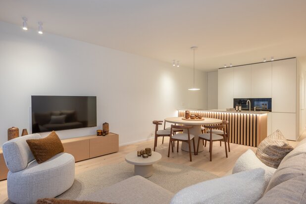 Instapklaar 3-slaapkamer appartement met terras nabij de Zeedijk.