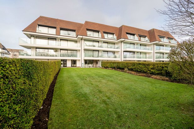 Ground floor apartment with unique private garden in Zoute.