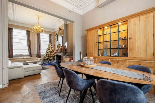 Karaktervol herenhuis met handelsruimte, 6 slaapkamers en zwembad in hartje Rijkevorsel